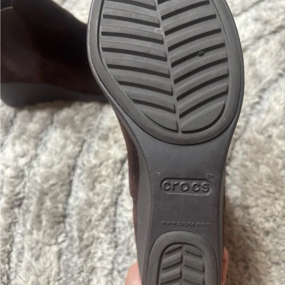 Crocs Suede Ankle Boots – Dark Brown, Size 9, Worn Once, Excellent Condition - Picture 5 of 7